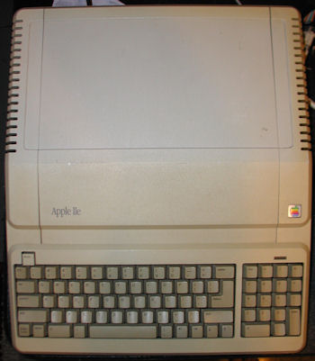 Apple IIe A2S2128 Platinum